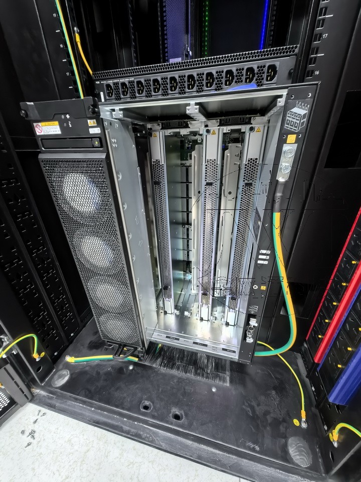 系統集成 · 信息智能化 · 機房建設
